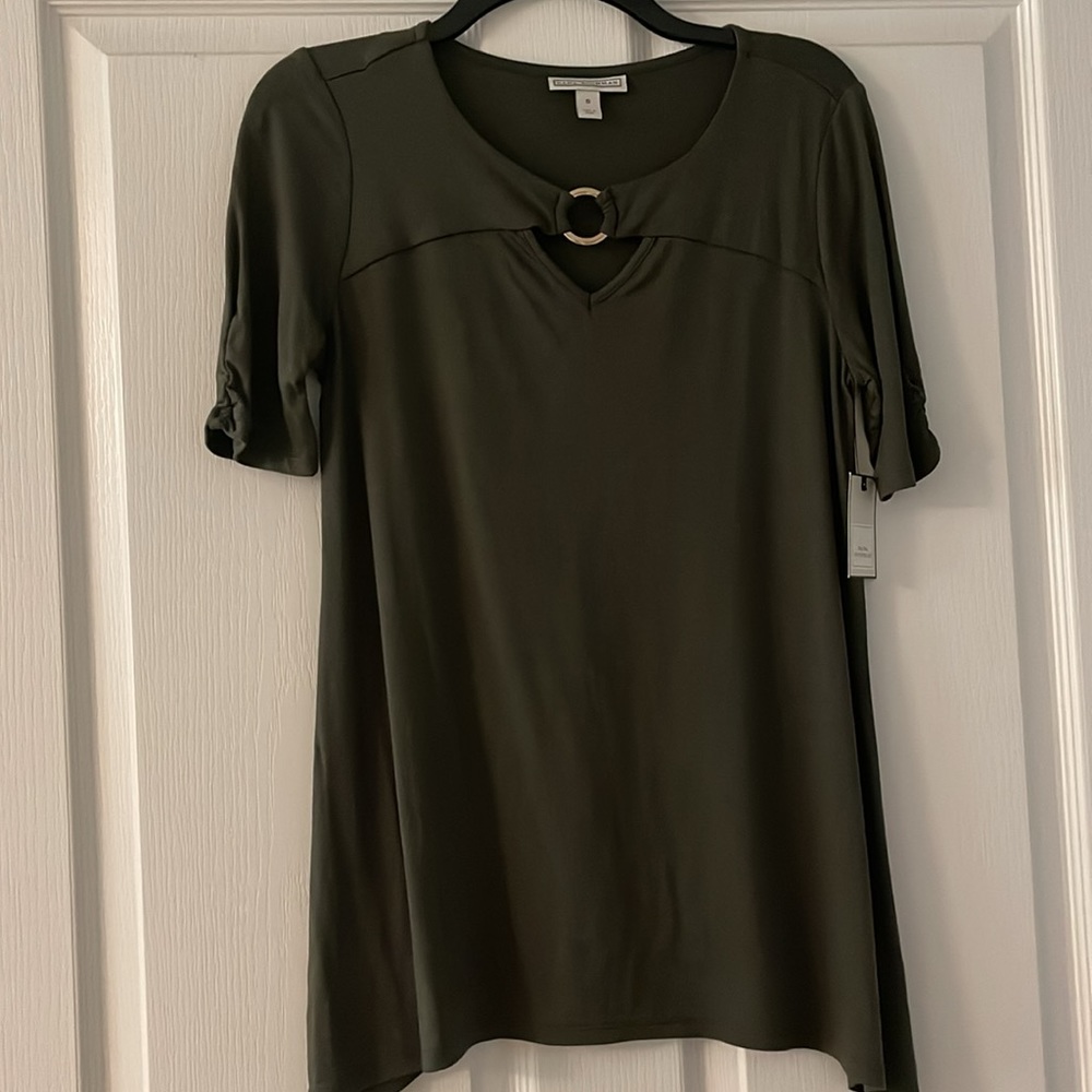 HOST PICK! 🎉 Dana Buchman ladies top  - Olive Green color- size S - NWT